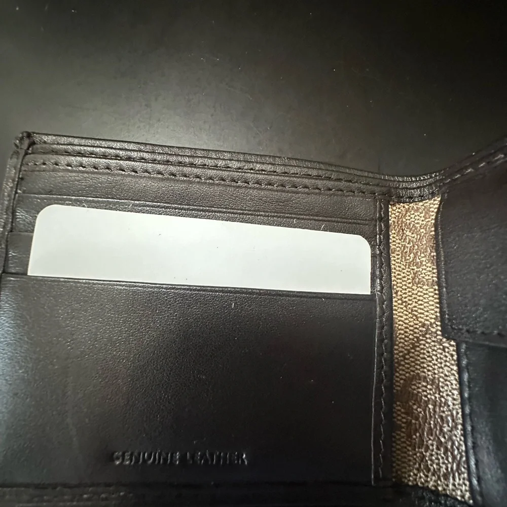 🆕Guess Men’s Bifold Leather Wallet